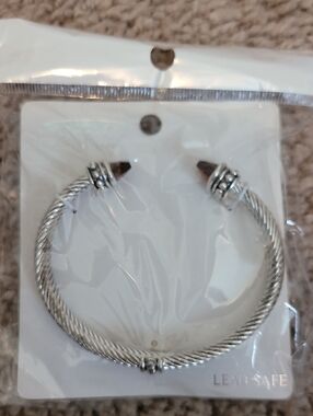 IC COLLECTION Silver-Tone Twisted Cable Open Cuff Bracelet with Dark Tip Accents